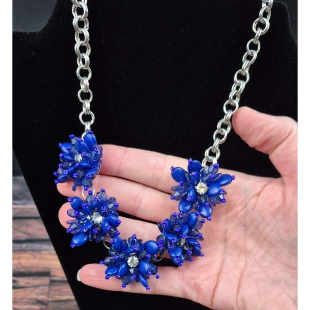 Vtg Lucite Flower Cluster Necklace Blue Crystal‎ Silver Tone 17–19" Cottagecore